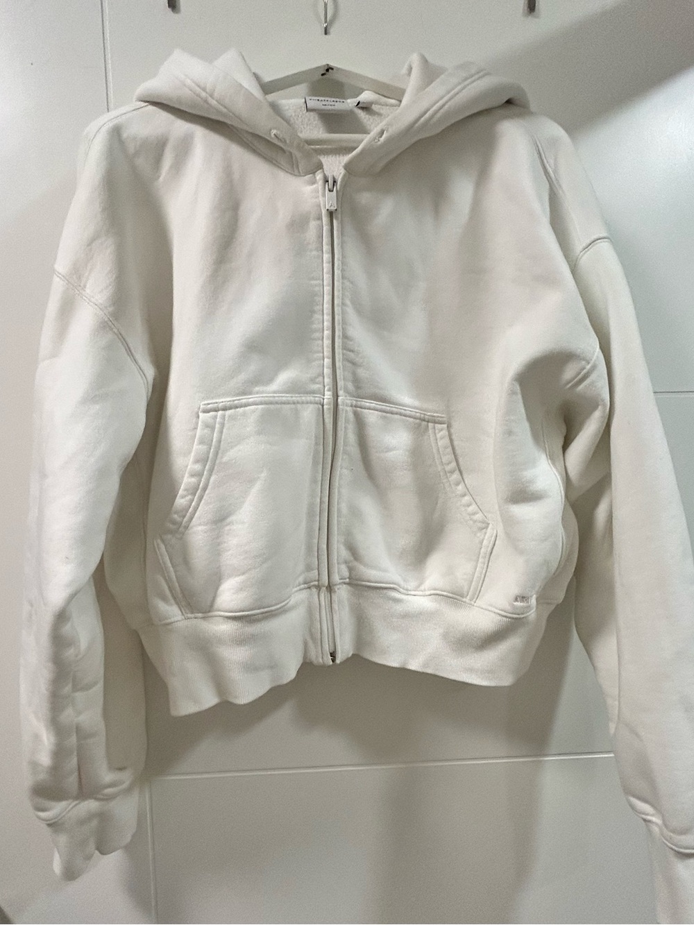 ARITZIA LARGE WHITE HOODIE